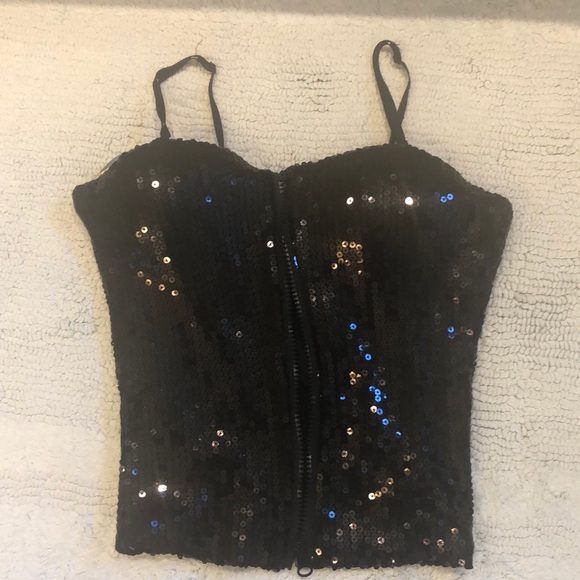 Super cute top. - Picture 1 of 5